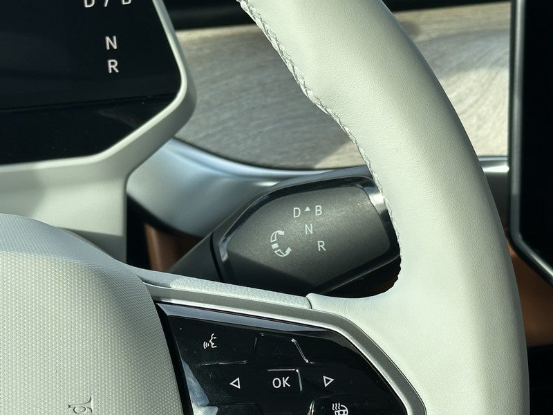 2025 Volkswagen ID. Buzz Pro S Plus 4MOTION w/Two-Tone