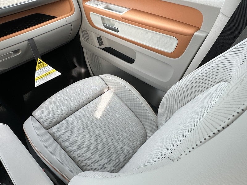 2025 Volkswagen ID. Buzz Pro S Plus 4MOTION w/Two-Tone