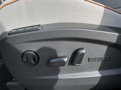 2025 Volkswagen ID. Buzz Pro S Plus 4MOTION w/Two-Tone