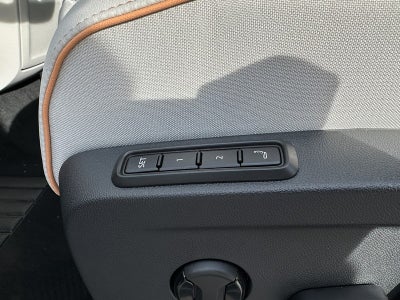 2025 Volkswagen ID. Buzz Pro S Plus 4MOTION w/Two-Tone