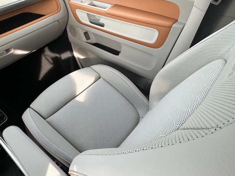 2025 Volkswagen ID. Buzz Pro S Plus 4MOTION w/Two-Tone