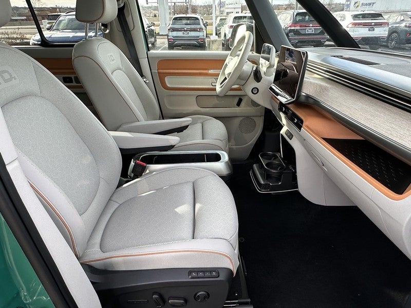 2025 Volkswagen ID. Buzz Pro S Plus 4MOTION w/Two-Tone