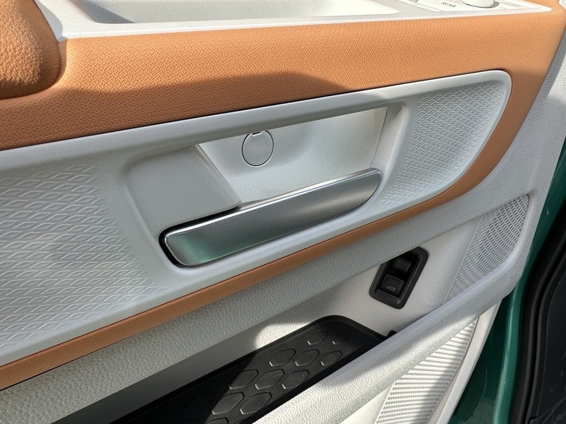 2025 Volkswagen ID. Buzz Pro S Plus 4MOTION w/Two-Tone